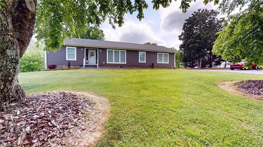118 RIDGEVIEW DR, MOUNT AIRY, NC 27030, photo 1 of 32